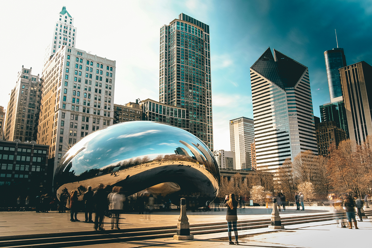 Cloud Gate and the Chicago skyline in Millennium Park